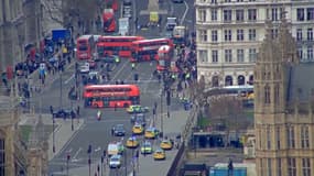 Les secours et la police près de Westminster. 