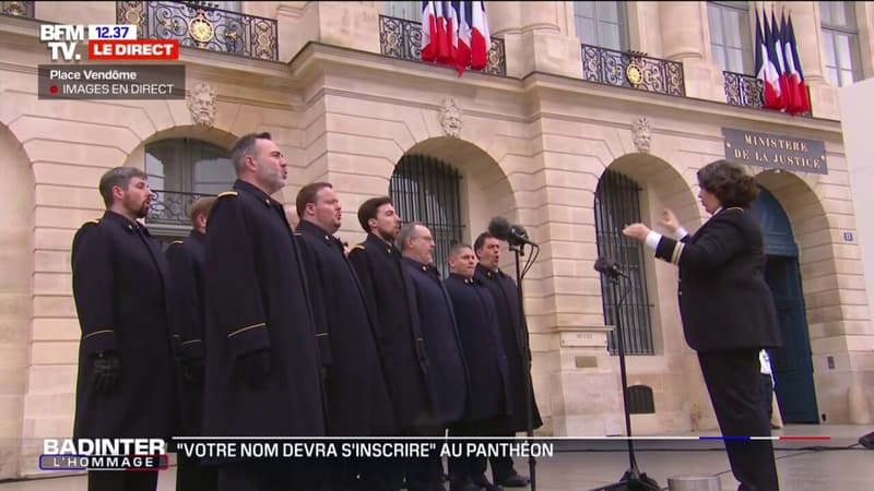 Hommage à Robert Badinter: la Marseillaise entonnée place Vendôme par le ChSur de l'armée française
