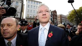 Julian Assange à son arrivée à la Haute cour de Londres, mercredi. La justice britannique a confirmé la décision d'extrader le fondateur du site WikiLeaks vers la Suède, où il doit être entendu dans le cadre d'enquêtes sur des faits de viol et agression s