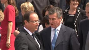 Jérôme Cahuzac et François Hollande, ensemble, sur le perron de l'Elysée avec d'autres membres du gouvernement.