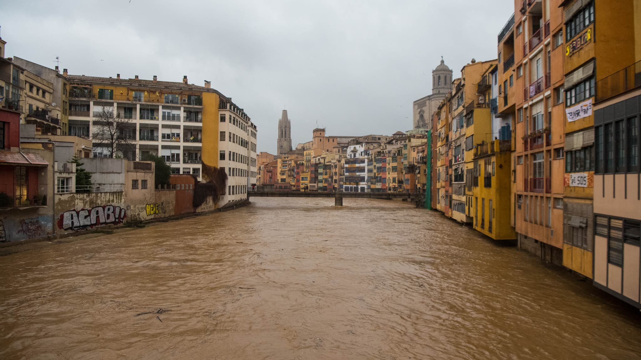EN ESPAGNE, LES PLUIES TORRENTIELLES FONT AU MOINS UN MORT DANS LA RÉGION DE LA CATALOGNE