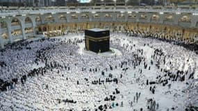 Des pèlerins musulmans à La Mecque au premier jour du Ramadan, le 2 avril 2022 en Arabie saoudite