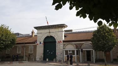 6 hommes sont soupçonnés de corruption à la prison de Fresnes