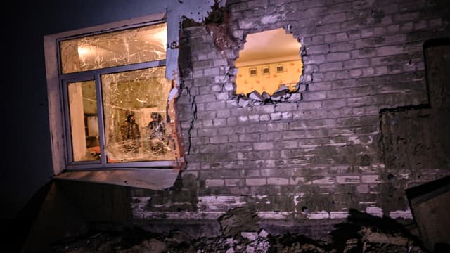 Les dégâts d'un bombardement à Stanytsia Luhanska (Ukraine), le 17 février 2022.