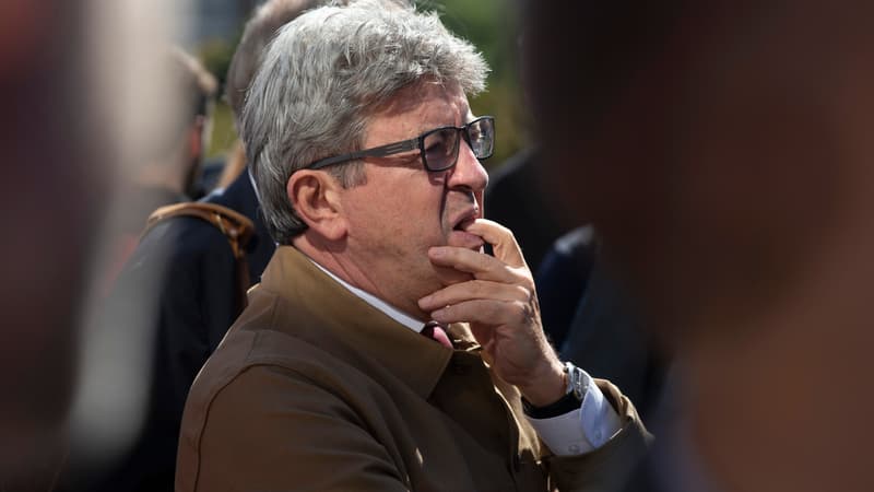 Jean-Luc Mélenchon devant le tribunal de Bobigny, le 19 septembre.