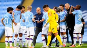 Pep Guardiola et les joueurs de Manchester City