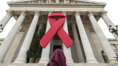 Un million de personnes sont mortes de maladies liées au sida en 2016, soit presque moitié moins que lors du pic de décès atteint en 2005, selon un rapport de l'ONU publié le 20 juillet 2017