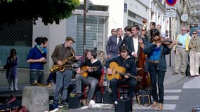La fête de la musique est l'occasion pour les groupes amateurs de jouer publiquement dans la rue notamment. Ici, un petit groupe amateur lors de l'édition de 2009.