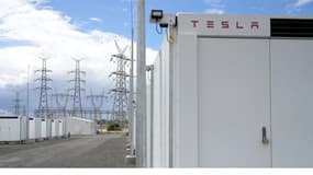 Tesla a installé une chaîne d'assemblage de véhicules à Shanghai, qui a également produit plus de 100 Megapacks au premier trimestre 2025 destinés à l'exportation, en particulier vers l'Europe.