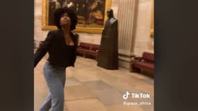 La TikTokeuse Grace Africa, visitant le Capitole