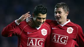 L'attaquant portugais de Manchester United Cristiano Ronaldo et son coéquipier, et futur entraîneur du club, Ole Gunnar Solskjaer, lors du match de Premier League à domicile contre Wigan, le 26 décembre 2006 au Stade d'Old Trafford 