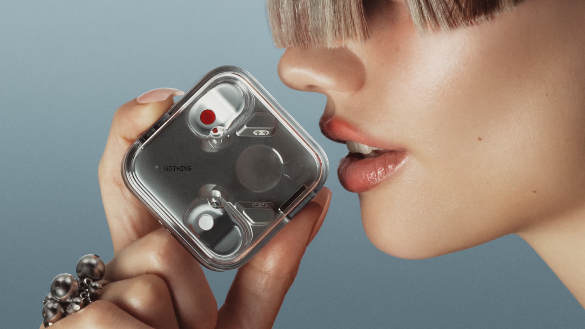 NOTHING EAR (3): D'EXCELLENTS ÉCOUTEURS SANS-FIL AVEC UN BOUTON MAGIQUE POUR SAUVER VOS APPELS DU BRUIT AMBIANT