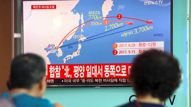 Un programme télévisé expliquant le nouveau tir de missile de Pyongyang, le 15 septembre, à Séoul, en Corée du Sud.