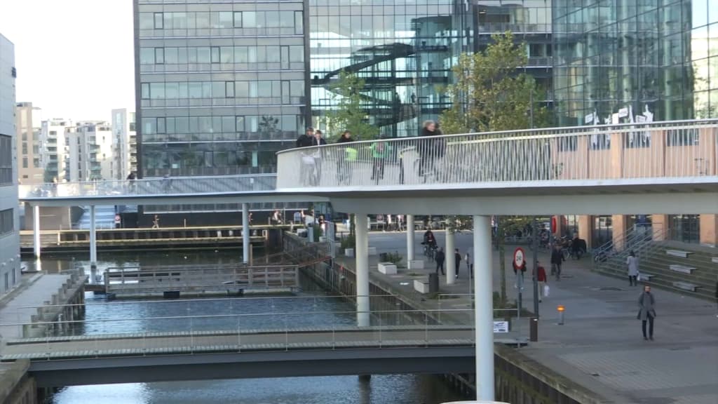 A Copenhague, une passerelle de 235 mètres a été construite uniquement pour les vélos. A Copenhague, une passerelle de 235 mètres a été construite uniquement pour les vélos.