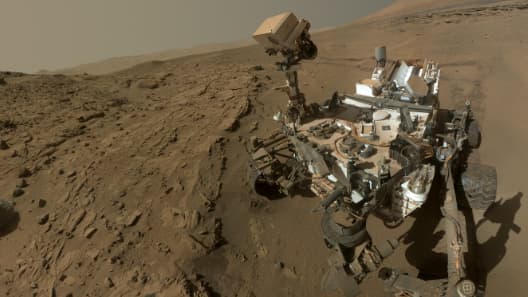 Le "selfie" de Curiosity pour sa première année martienne, le 24 juin 2014.