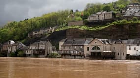 La Vézère en crue à Terrason-Lavilledieu, dans le sud-ouest de la France, le 21 avril 2025.