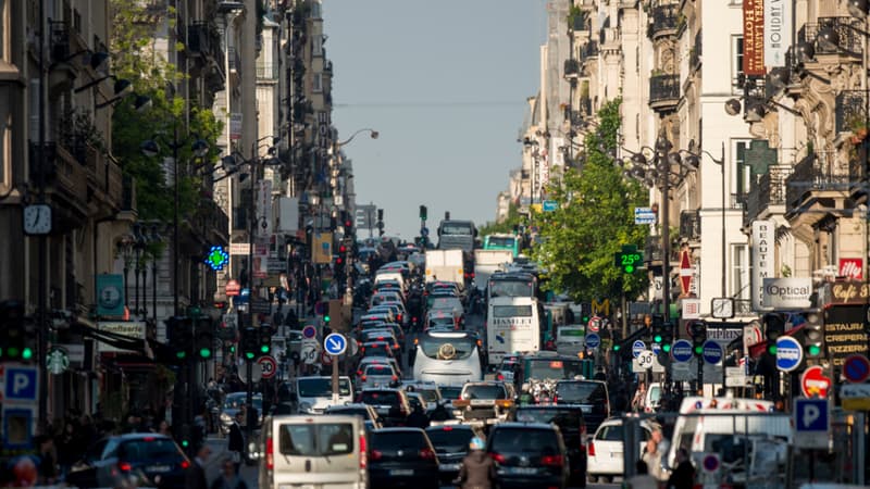 Circulation très dense rue Lafayette à Paris, le 16 mai 2014.