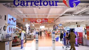 Un hypermarché Carrefour à Villeneuve-la-Garenne, dans les Haurs-de-Seine, le 29 mars 2023. (Illustration)
