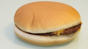 Un Britannique de 29 ans est mort en tentant d'avaler un cheeseburger en une bouchée. (Photo d'illustration)