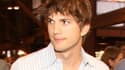 Ashton Kutcher offre 1M$ à sa belle fille pour s'offrir une villa