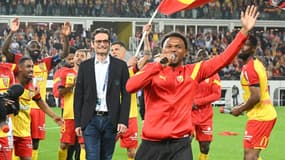 C'est le président Joseph Oughourlian qui a chanté le chicoté devant le Kop