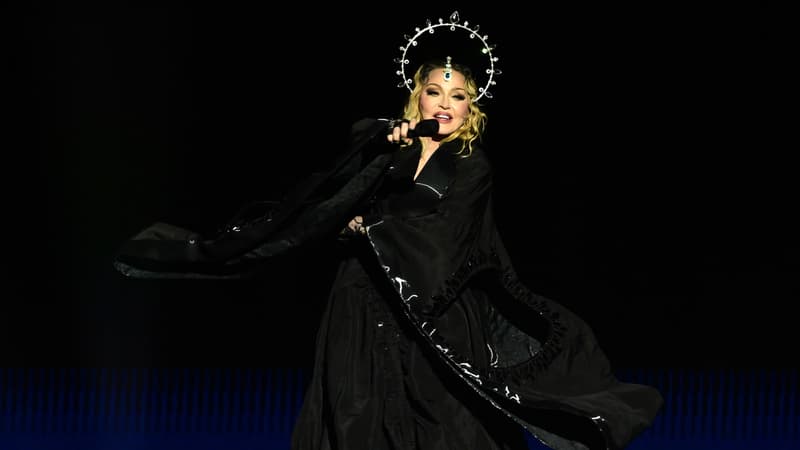 Regarder la vidéo Madonna enchante Copacabana lors d'un concert 