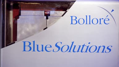 Vue d'une batterie électrique prise le 17 octobre 2013 lors d'une conférence de presse à Paris pour présenter l'entrée en bourse de 10% du capital de Blue Solutions, une filiale du groupe industriel français Bollore pour le stockage de l'électricité. 