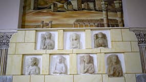 D'anciens bustes funéraires qui auraient été volés pendant le conflit syrien à Palmyre, en Syrie, exposées au musée de la ville d'Idlib, le 14 janvier 2021