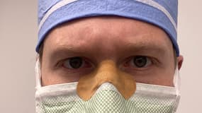 Daniel Heiferman, chirurgien américain, juge que le pansement sur le masque peut éviter la buée sur les lunettes