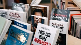 Un stand de livres lors du salon du livre à Paris le 11 avril 2025 à Paris