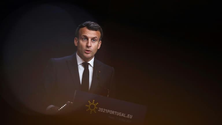 Le président Emmanuel Macron lors d'une conférence de presse, le 8 mai 2021 à Porto, au Portugal