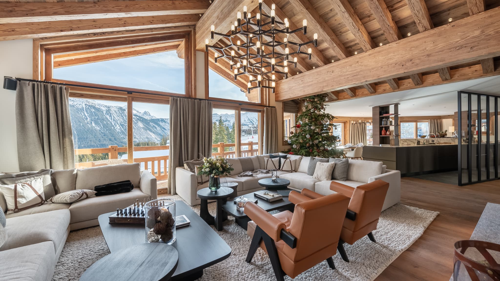 Ce chalet de luxe situé à Courchevel est proposé à la location à partir de 80.000 euros la semaine. Ce chalet de luxe situé à Courchevel est proposé à la location à partir de 80.000 euros la semaine.