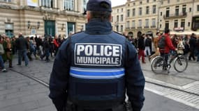 Un policier en poste dans le centre de Montpellier, le 22 novembre 2015