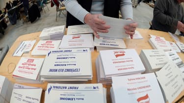 L'UMP et le centre pourrait remporter 1353 cantons sur 2054.