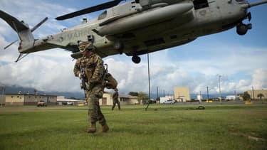 Les États-Unis restent largement en tête, avec leurs 622 milliards dépensés en 2016 pour leur défense, soit 40 % des dépenses militaires mondiales.