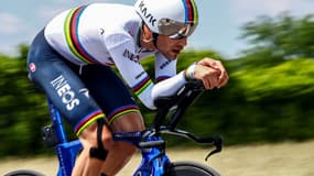 L'Italien Filippo Ganna, vainqueur de la 21e et dernière étape du Tour d'Italie, un contre-la-montre, disputé entre Senago et Milan, le 30 mai 2021