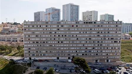 Dans les quartiers nords de Marseille. Selon un rapport publié jeudi, les 751 quartiers classés "zones urbaines sensibles" en France peinent à combler les écarts qui les séparent du reste de la population, en terme de chômage, de revenus, de logement, de