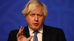 Le Premier ministre britannique Boris Johnson, lors d'une conférence de presse, le 8 décembre 2021 à Downing Street à Londres