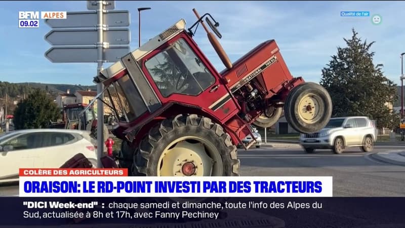 Colère des agriculteurs: le rond-point d'Oraison investi par des tracteurs