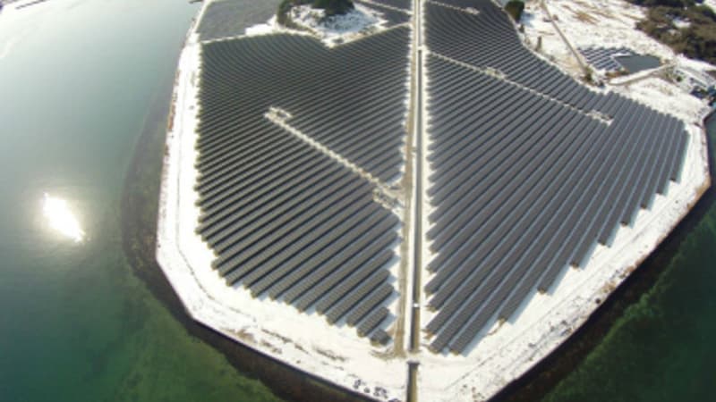 La centrale solaire de Nanao est composée de 80.000 panneaux photovoltaïques et s'étend sur 25 hectares. 