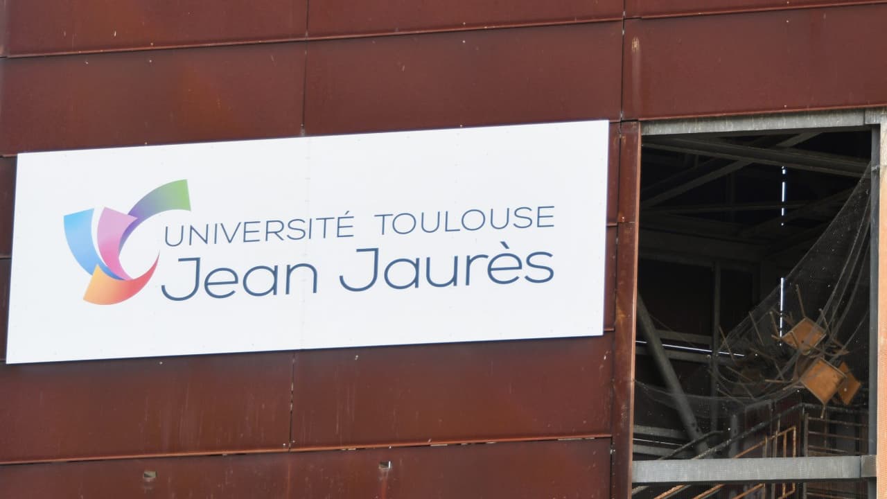 Grève appels au blocage d'une université et de l'Institut d'Etudes Politiques à Toulouse Grève appels au blocage d'une université et de l'Institut d'Etudes Politiques à Toulouse