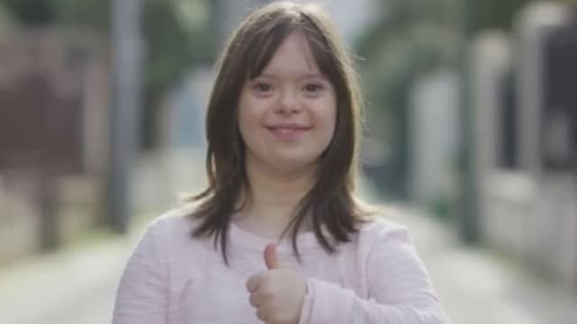 Atteinte de trisomie 21, Mélanie s'était lancée comme défi de présenter la météo à la télévision.