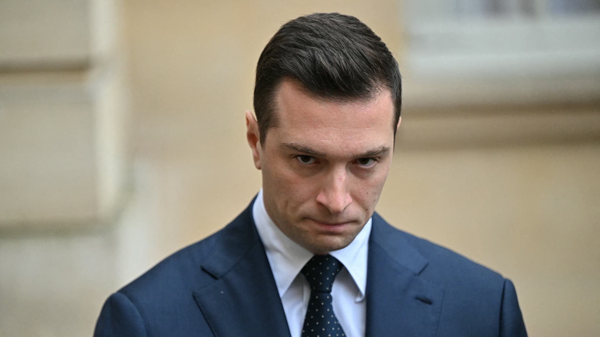 Quels Sont Les Diplômes De Jordan Bardella Jordan Bardella se dit "extrêmement inquiet" des négociations entre le