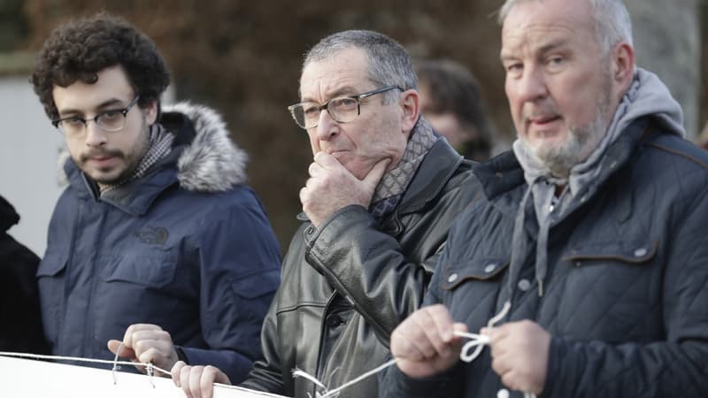 Éric Mouzin, le père d'Estelle Mouzin (au centre de l'image), en janvier 2018 à Guermantes.