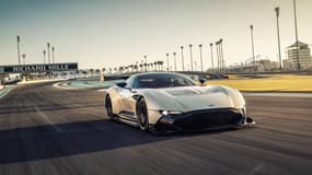 La Vulcan est extrême, trop même pour être homologuée sur route. RML se propose d'y remédier, quitte à dénaturer un peu ce modèle.