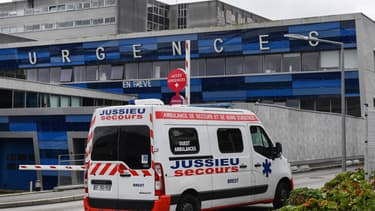Par un amendement, le gouvernement a décalé la mise en oeuvre du forfait patient urgences, du 1er janvier au 1er septembre 2021.