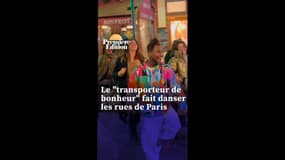 Le "transporteur de bonheur" fait danser dans les rues de Paris