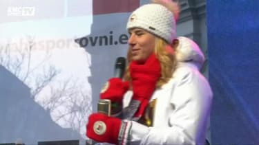 JO 2018 : Ester Ledecka ovationnée à son retour à Prague