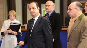 François Hollande, à la sortie du sommet européen, vendredi.