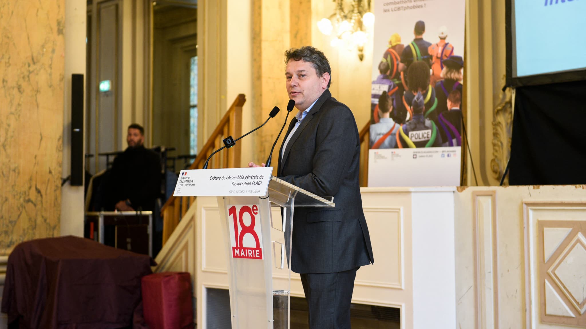 POINTÉ DU DOIGT POUR SES FRAIS DE REPRÉSENTATION, LE MAIRE DU 18E ARRONDISSEMENT DE PARIS ASSURE N'AVOIR "RIEN À CACHER"